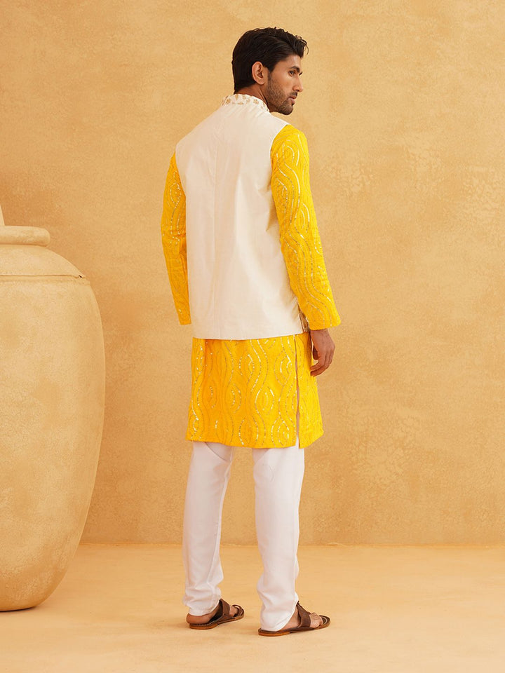 SOJANYA Motif Etnik Bersulam Kurta Kapas Tulen Labuci dengan Jaket Churidar & Nehru