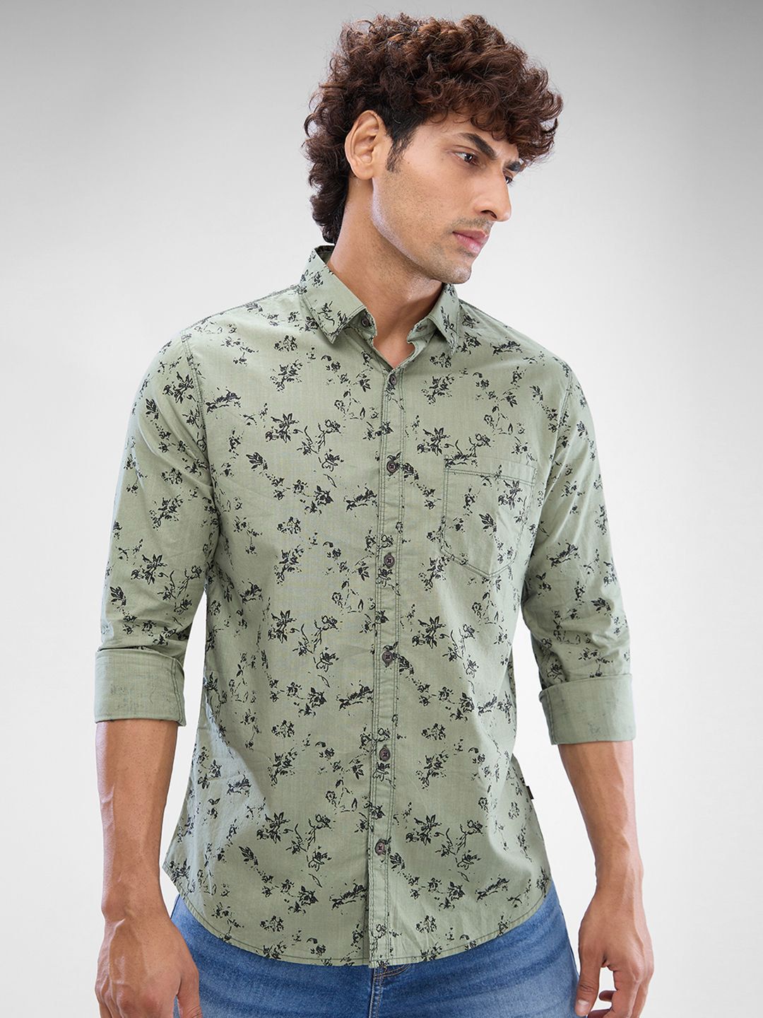 SPYKAR Men Abstract Printed Spread Collar Slim Fit Casual Shirt