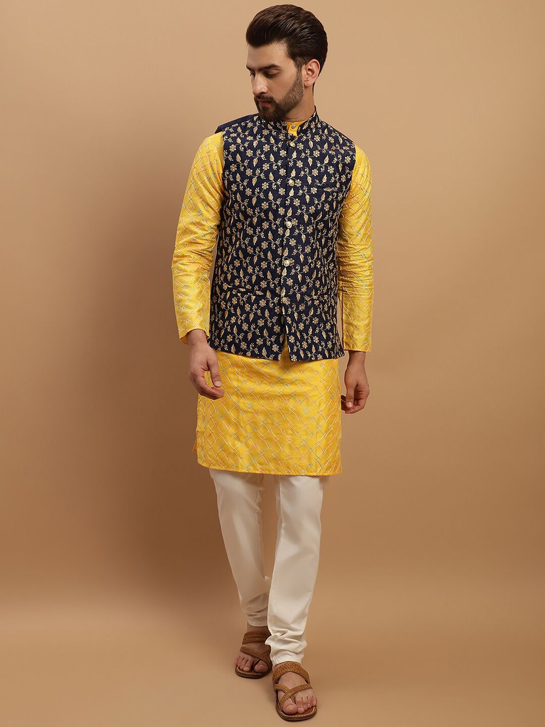 SOJANYA Kurta Biasa Sulam Geometrik Dengan Jaket Churidar & Nehru
