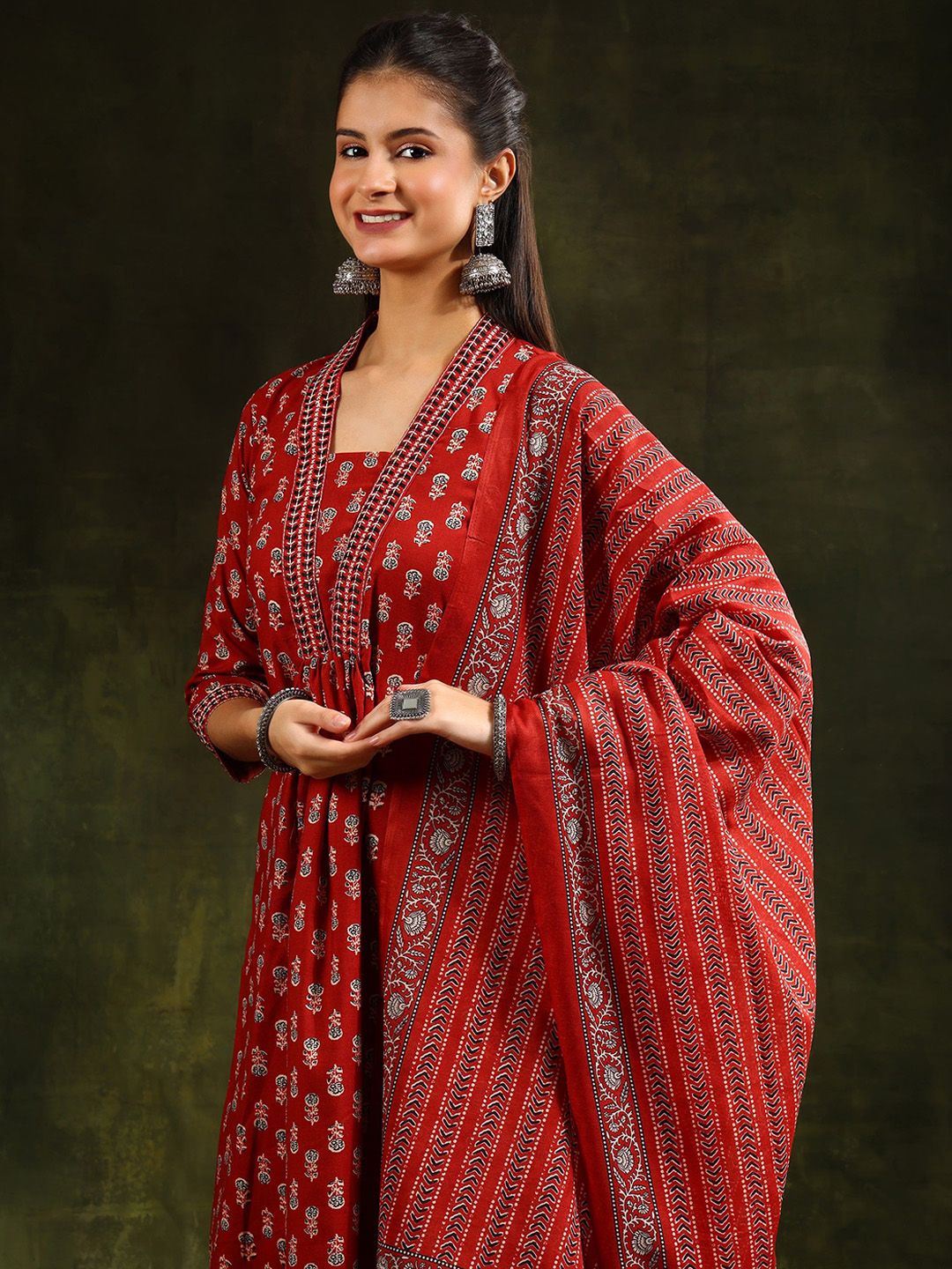 Kalini Floral Printed V-Neck A-line kurta dengan seluar dan dupatta