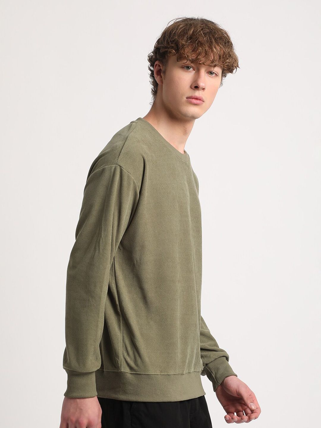 THE BEAR HOUSE Round Neck Pullover Sweatshirt