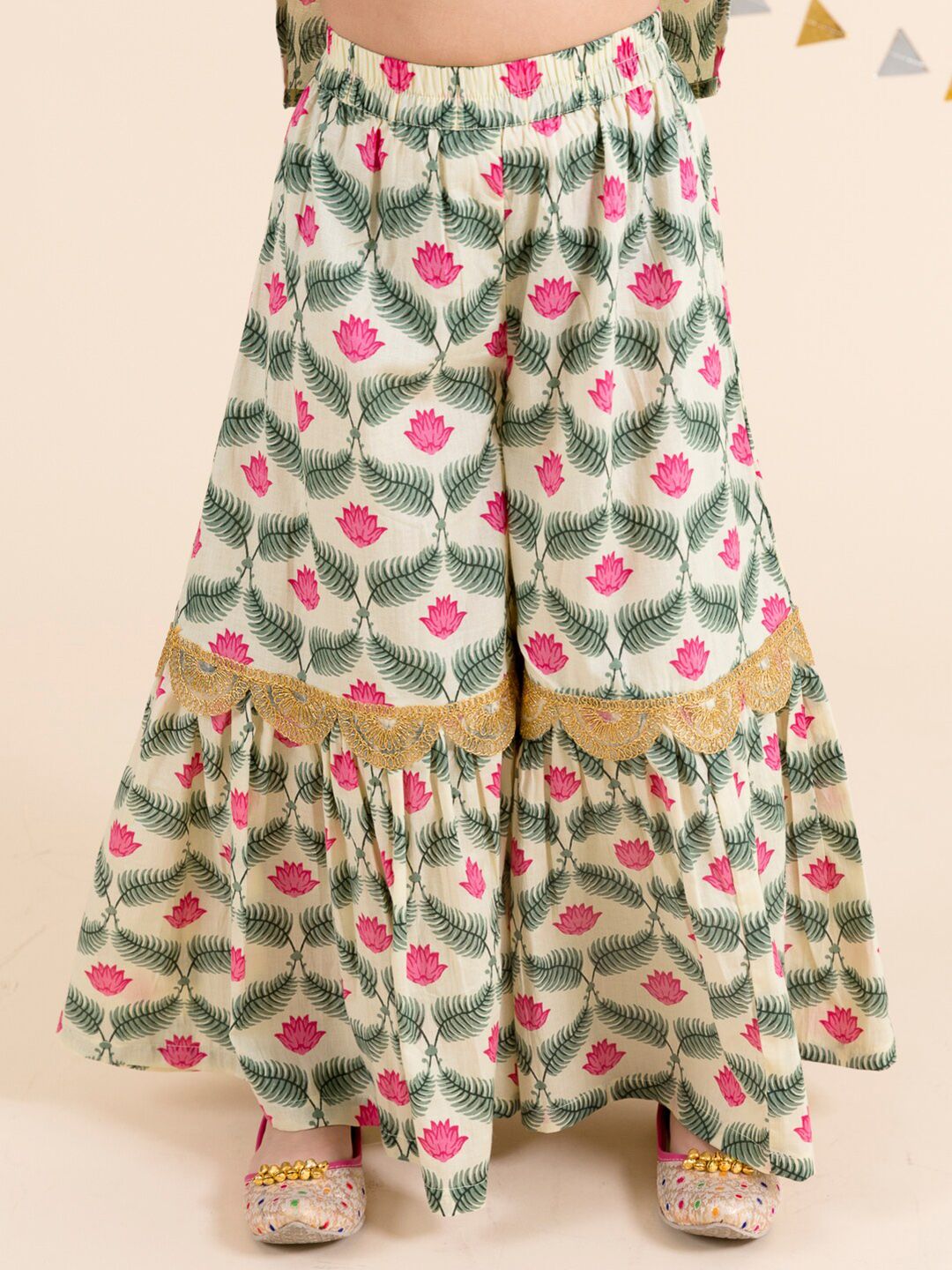 pspeaches Girls Off White Floral Yoke Design Empire Pure Cotton Kurti with Skirt & With Dupatta