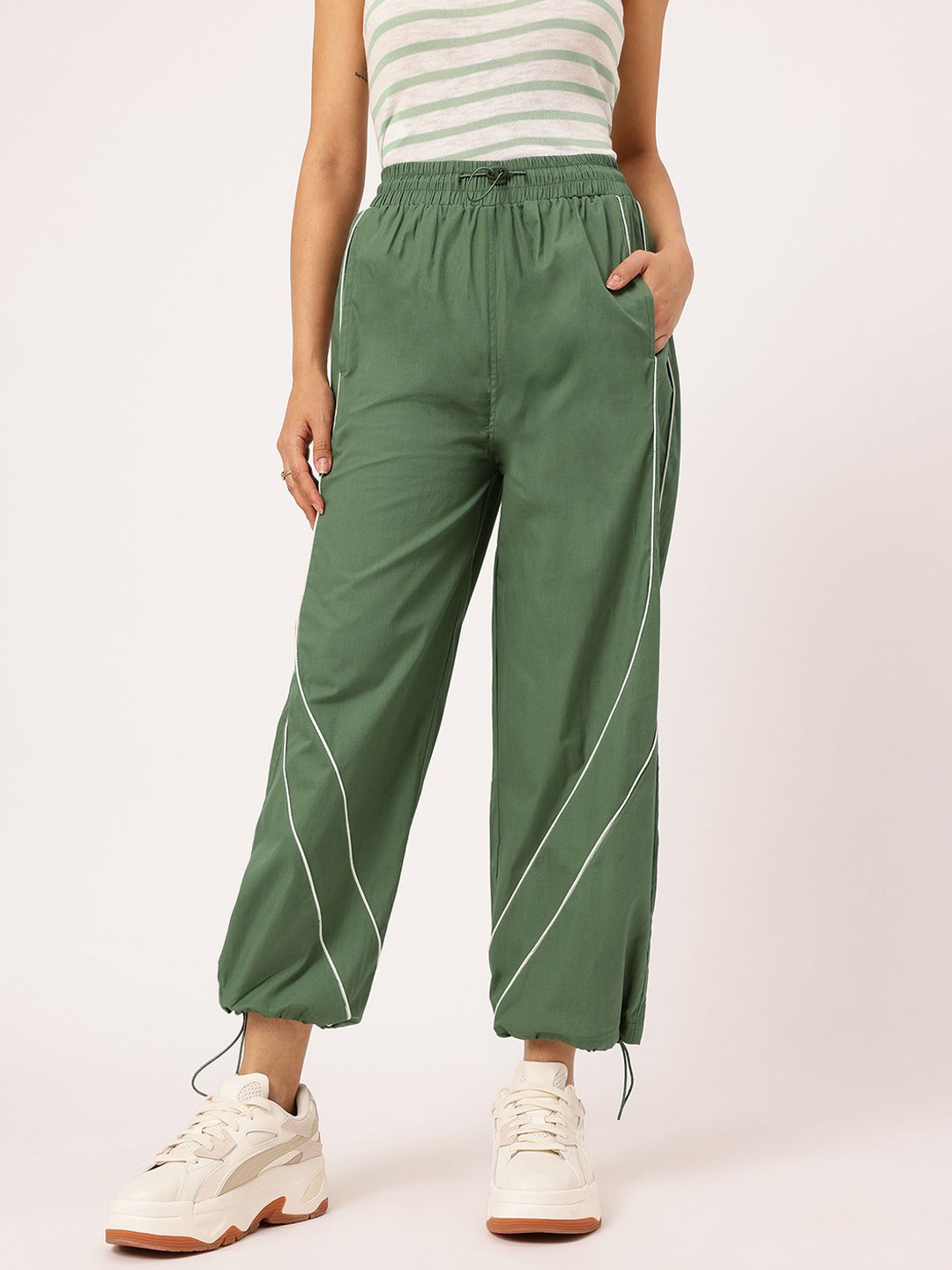 DressBerry Women Relaxed High-Rise Toggle Hem Joggers