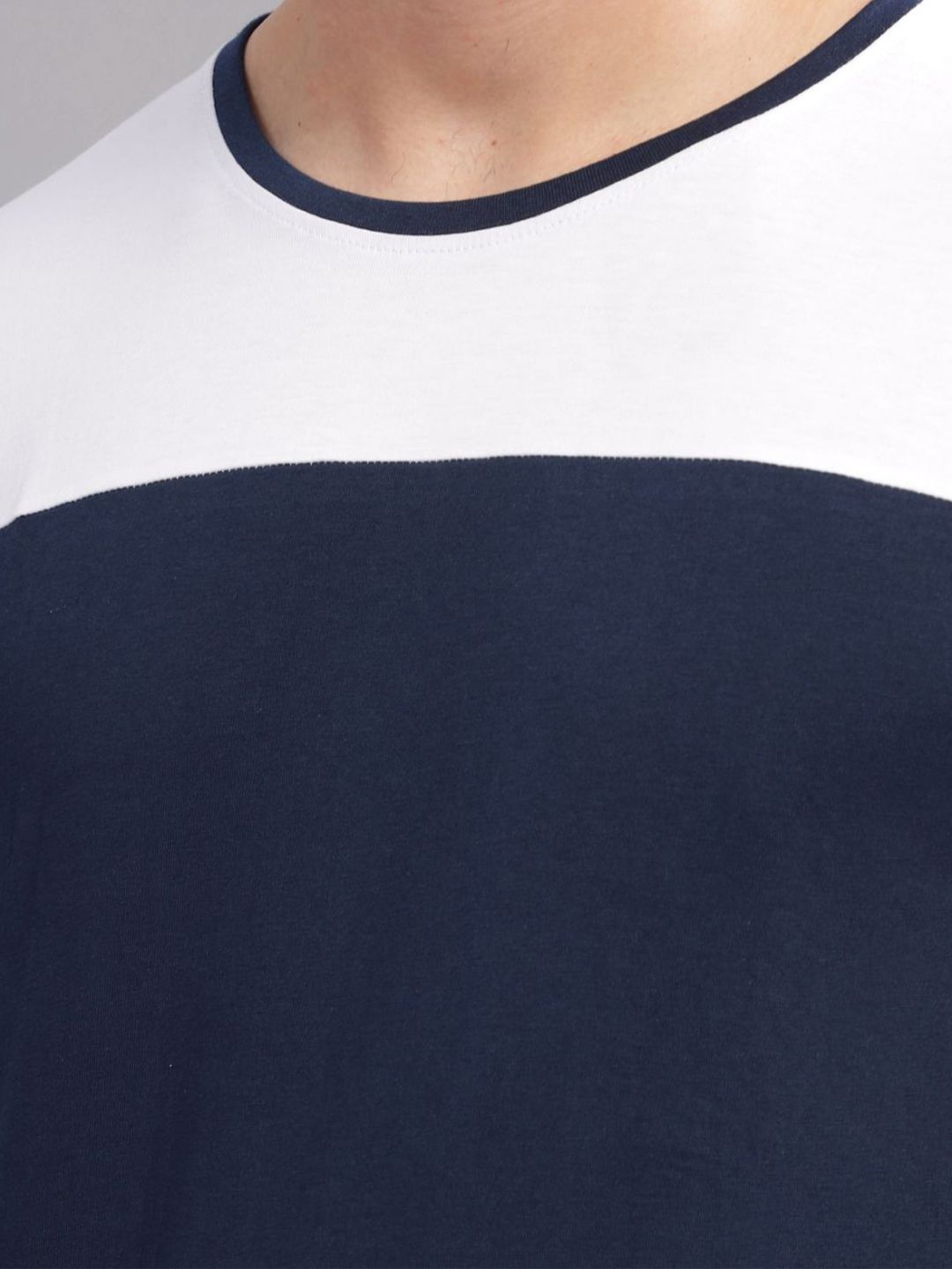 ADRO Men Colourblocked Round Neck T-shirt