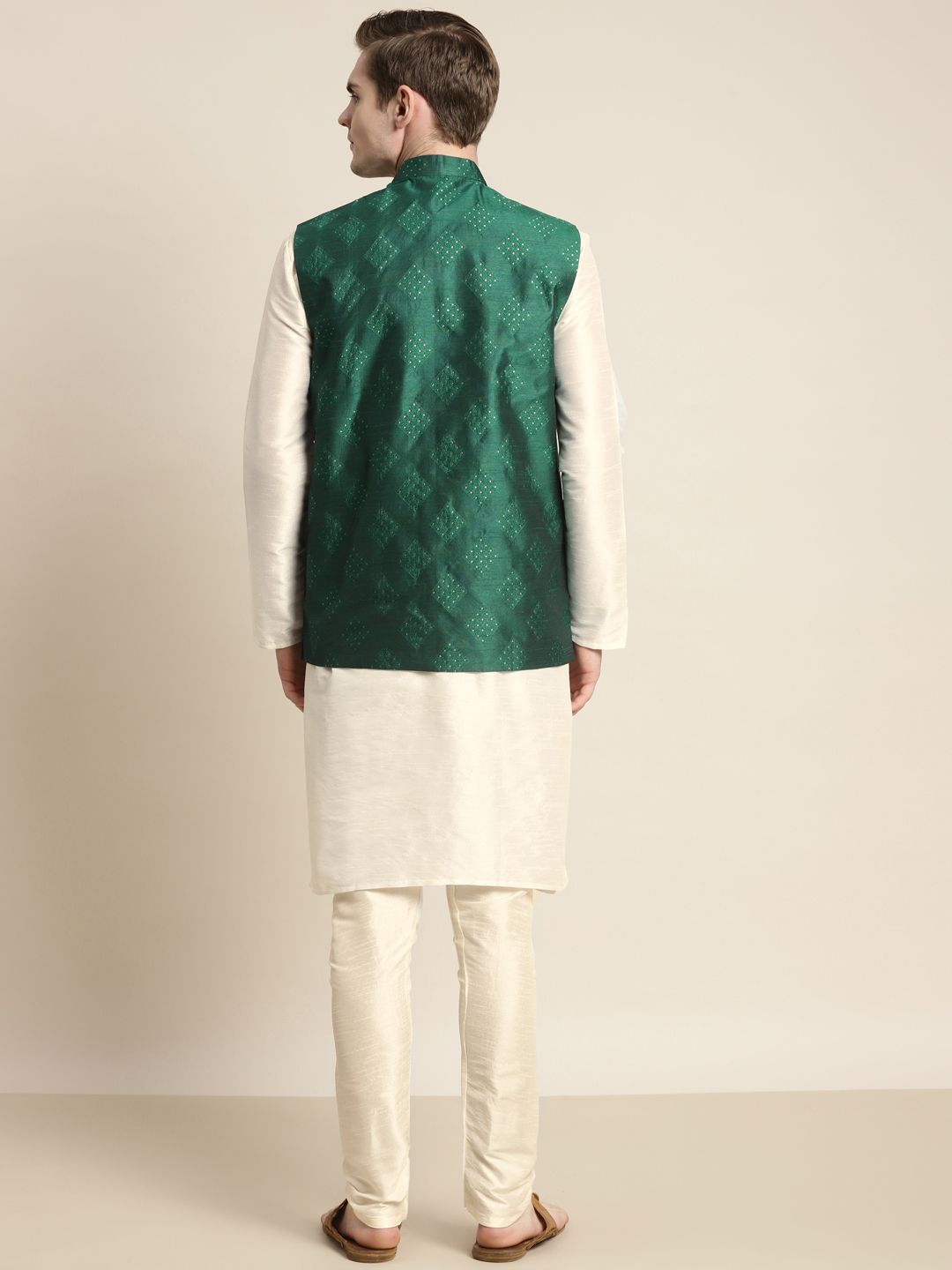 SOJANYA Men Off White Kurta with Churidar