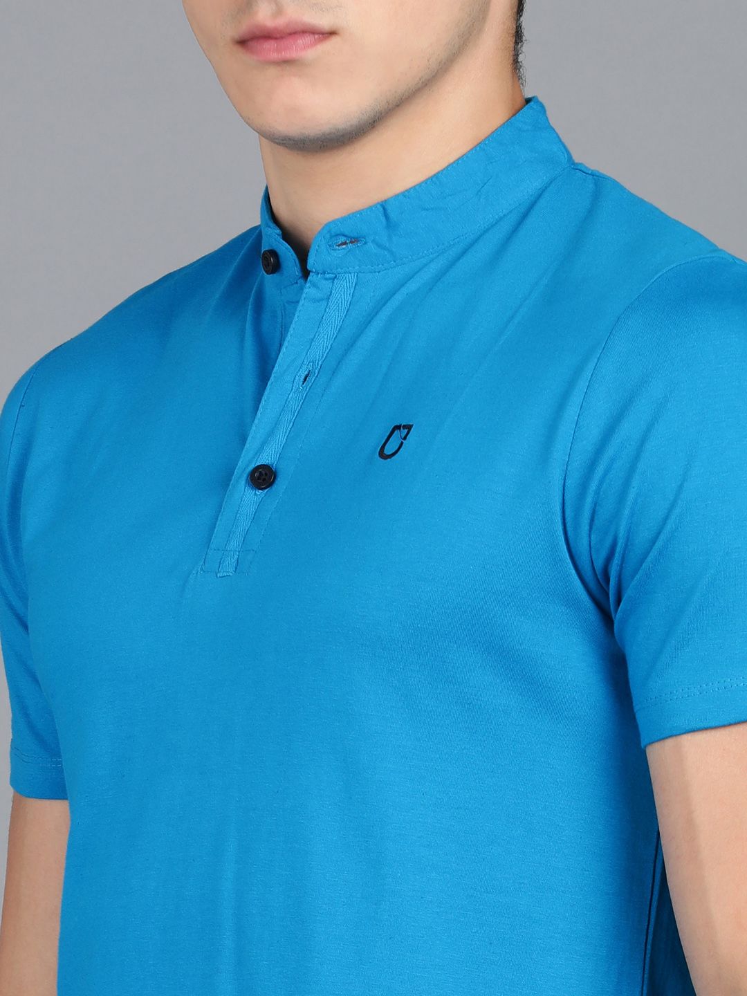 Urbano Fashion Men Blue Solid Slim Fit Mandarin Collar Pure Cotton T-shirt