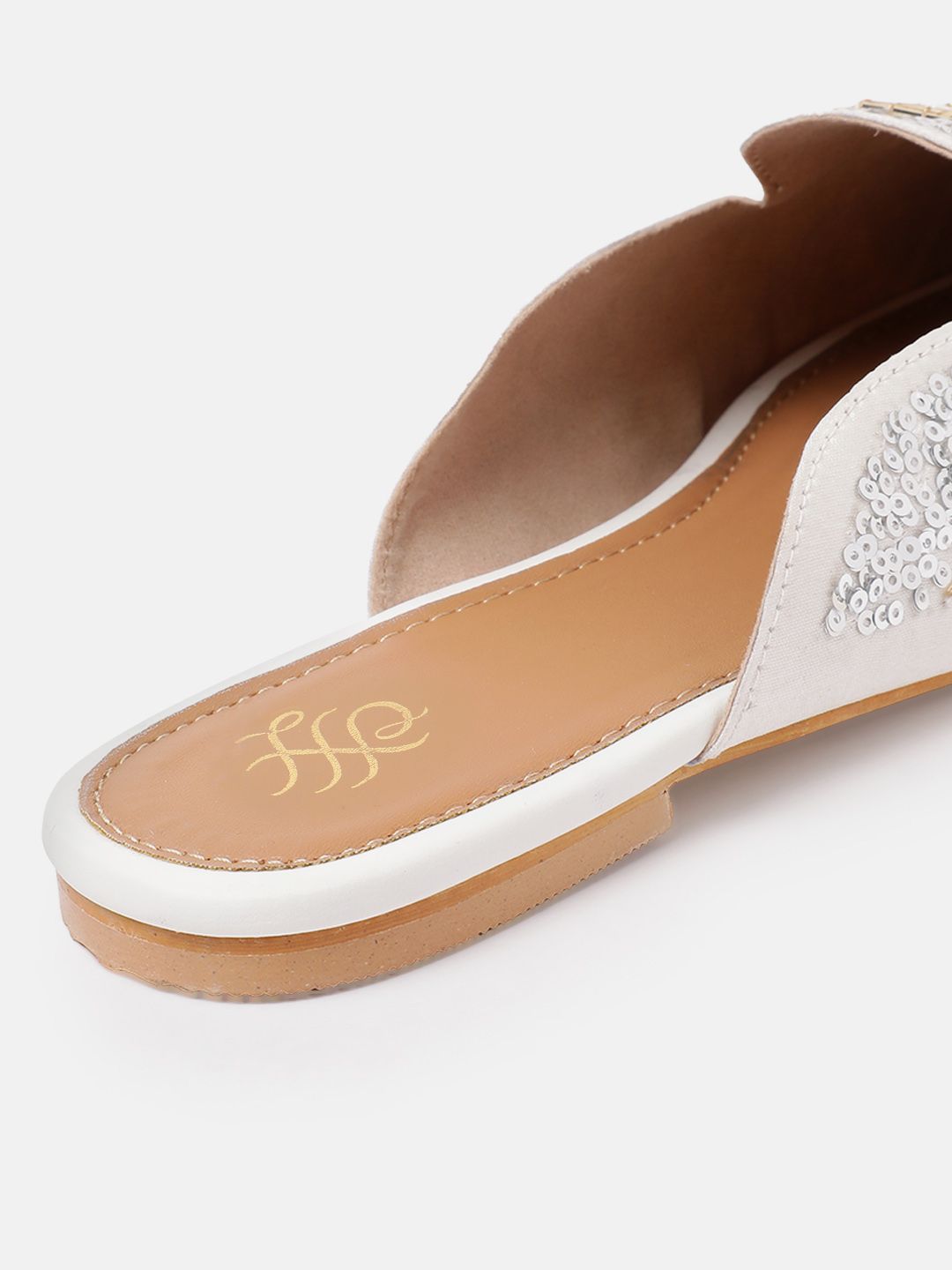 House of Pataudi Women Embellished Ethnic Mules