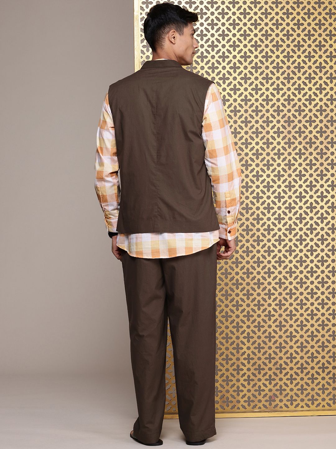House of Pataudi Men Jashn Pure Cotton Kurta with Trousers & Jacket