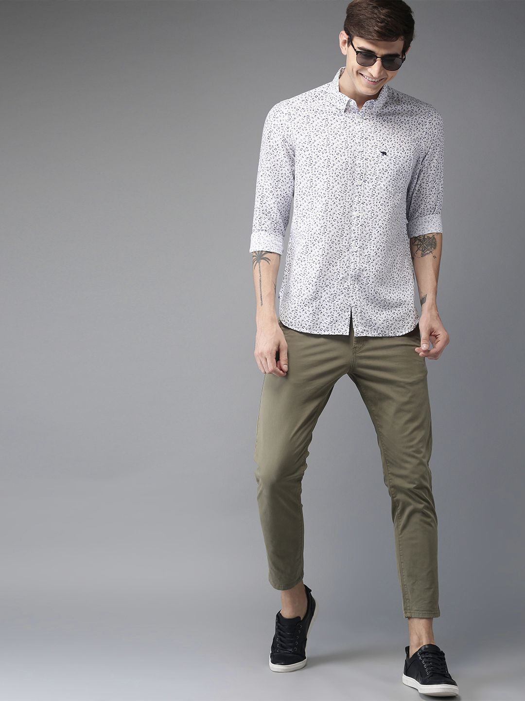 THE BEAR HOUSE Men White & Blue Slim Fit Printed Casual Shirt