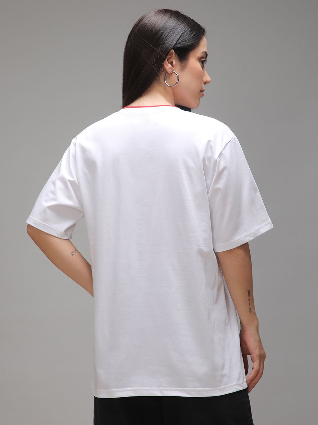 Dillinger Women Lengan Pendek besar V-Neck Printed Tshirt