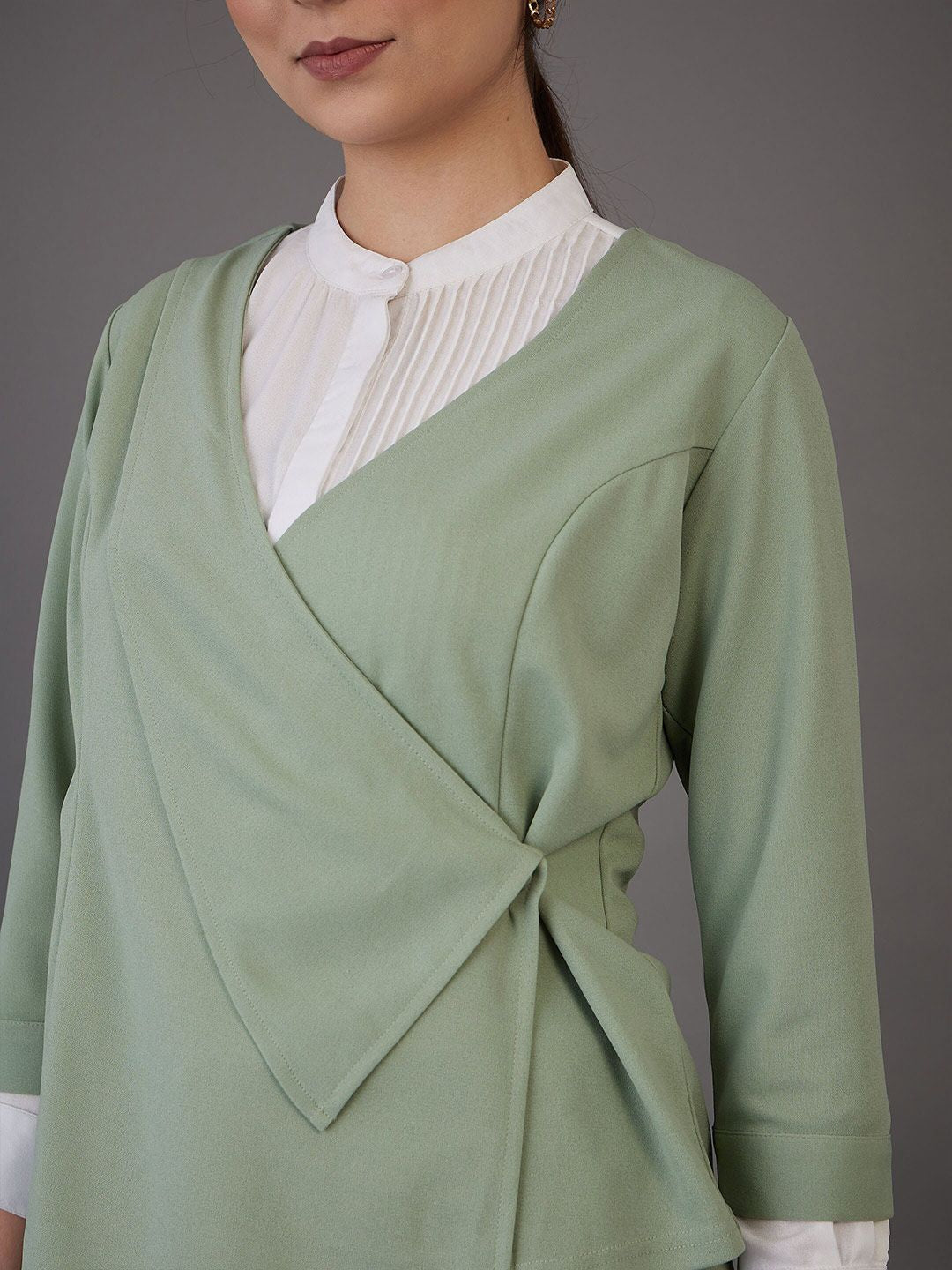 SASSAFRAS worklyf V-Neck Asymmetric Top