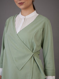 SASSAFRAS worklyf V-Neck Asymmetric Top