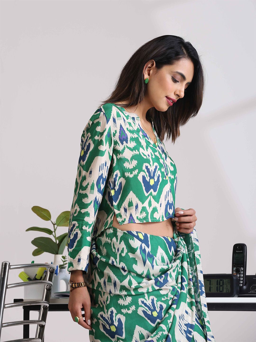 trueBrowns Printed Ikat Saree Blouse