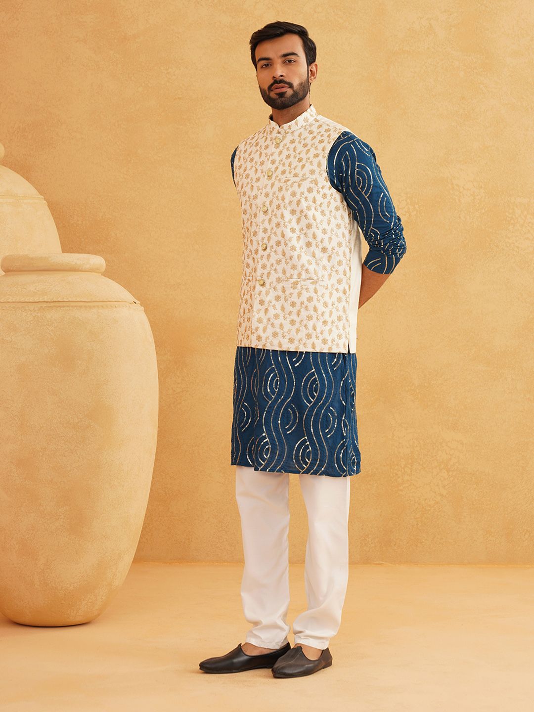 SOJANYA Men Leheriya Embroidered Sequinned Pure Cotton Kurta With Churidar & Nehru Kurta
