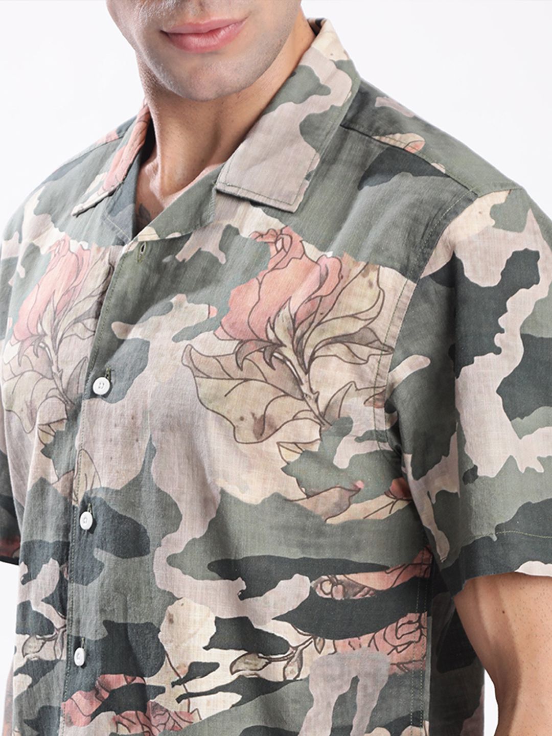 Bene Kleed Men Printed Cuban Collar Short Sleeves Relaxed Fit Casual Shirt