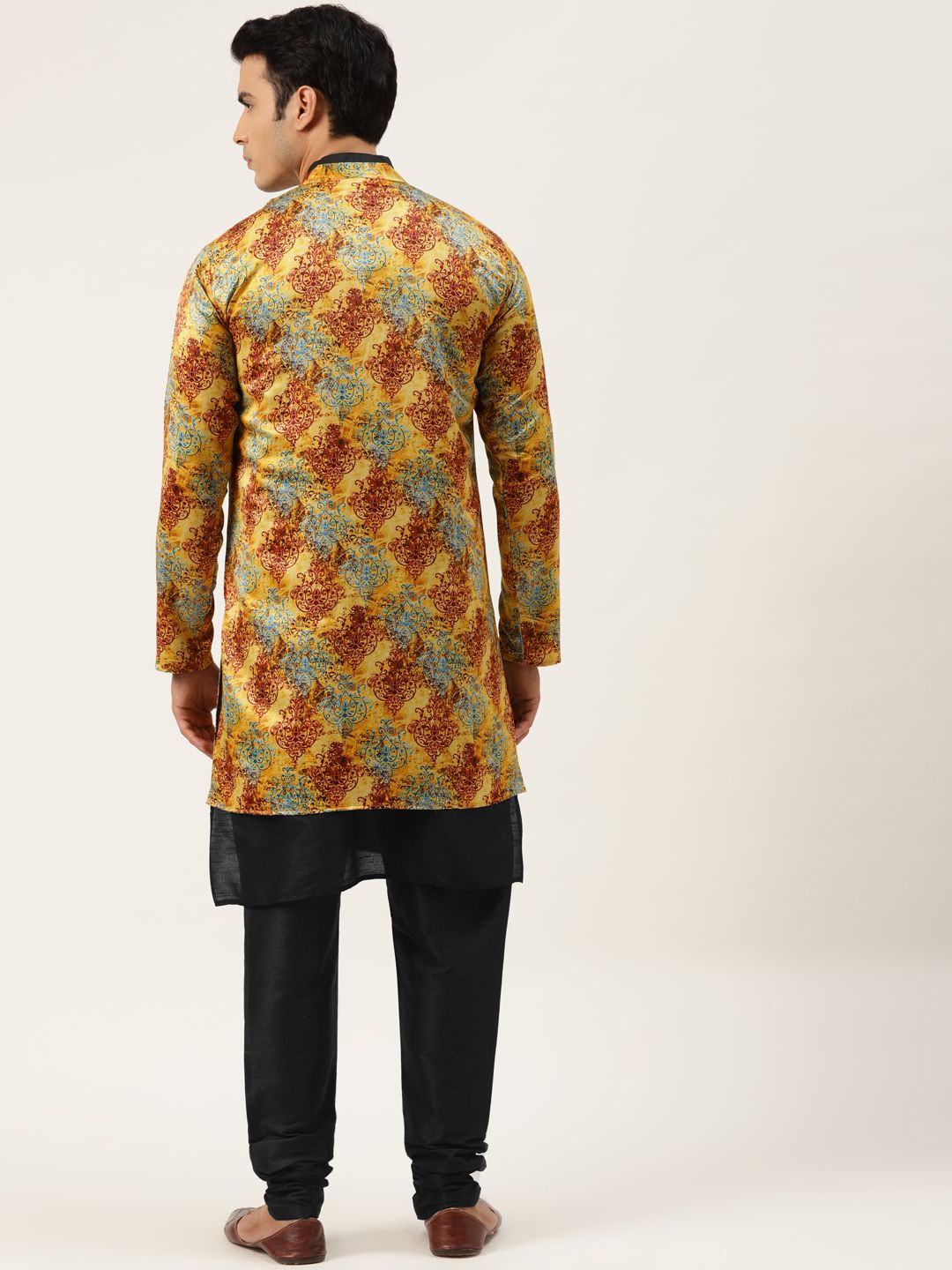 SOJANYA Men Black & Yellow Kurta with Churidar & Printed Jacket