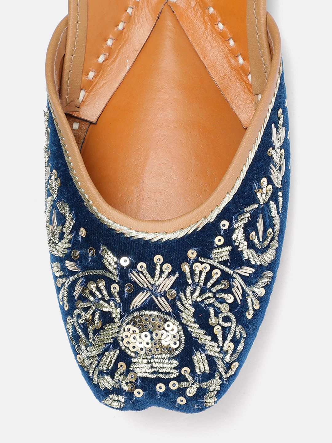 House of Pataudi Women Embellished Ethnic Mojaris Flats