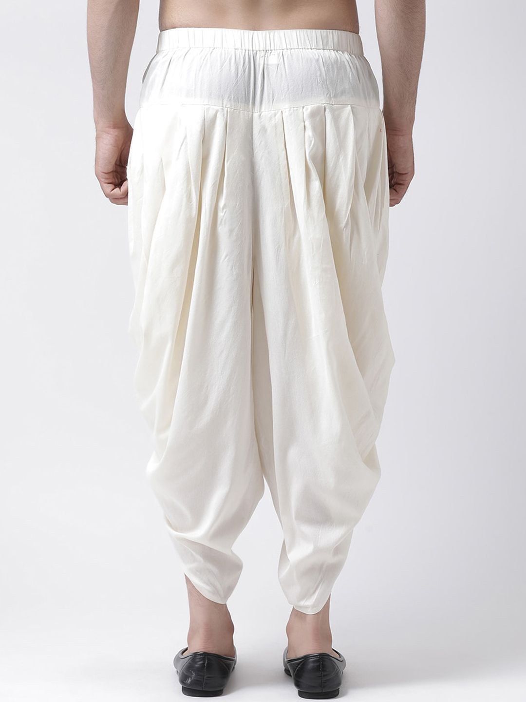 Dhoti pepejal berwarna krim lelaki