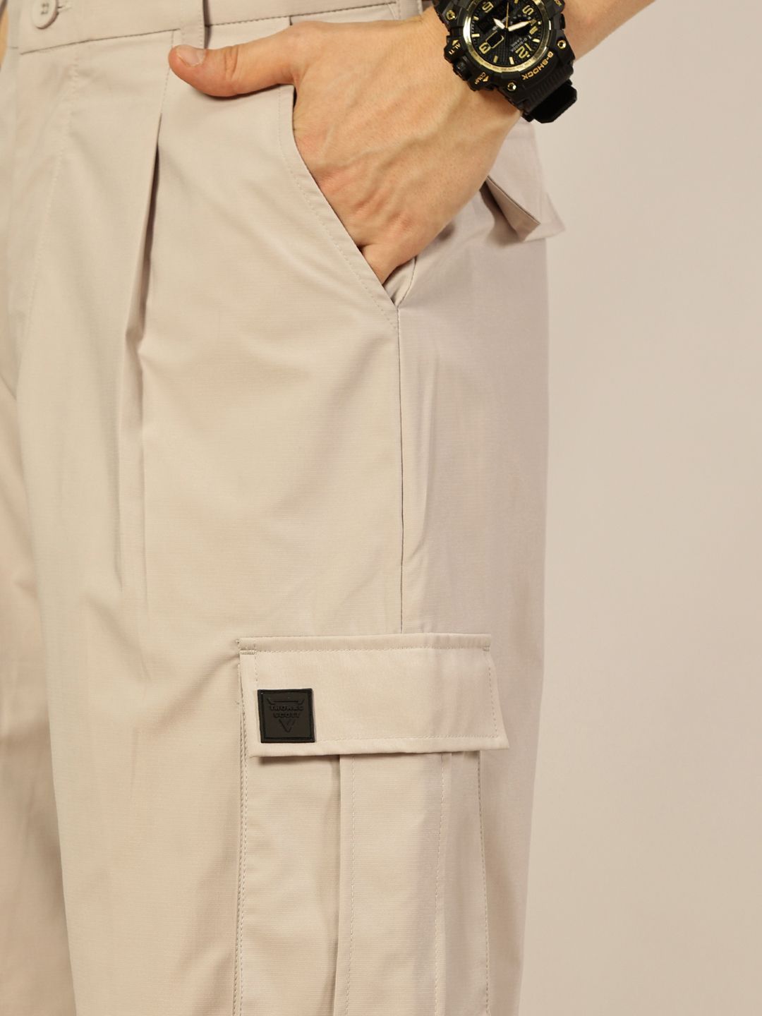 Thomas Scott Men Mid-Rise Loose Fit Cargos