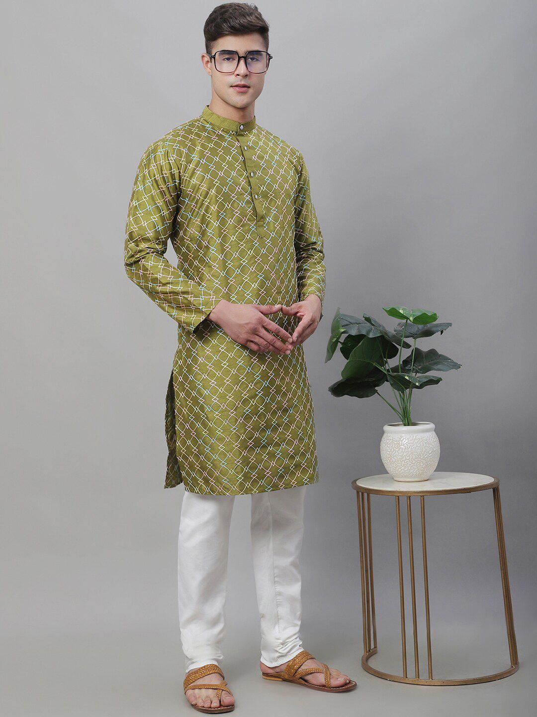 SOJANYA Kurta Biasa Sulam Geometrik Dengan Churidar