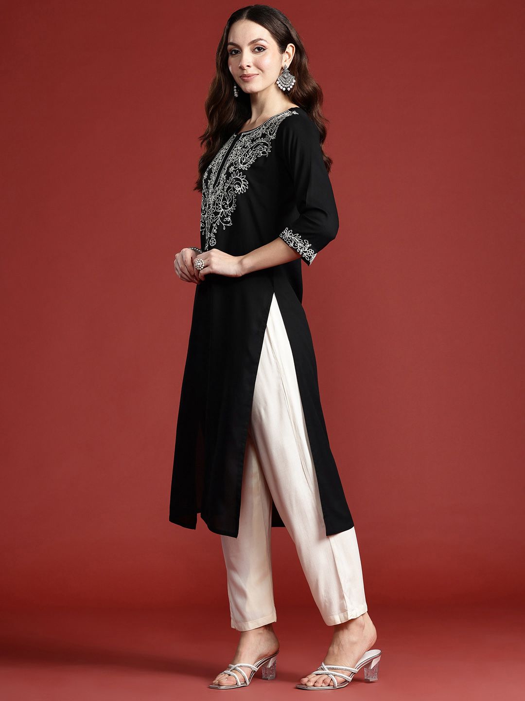 Indo Era Women Paisley Embroidered Thread Work Kurta