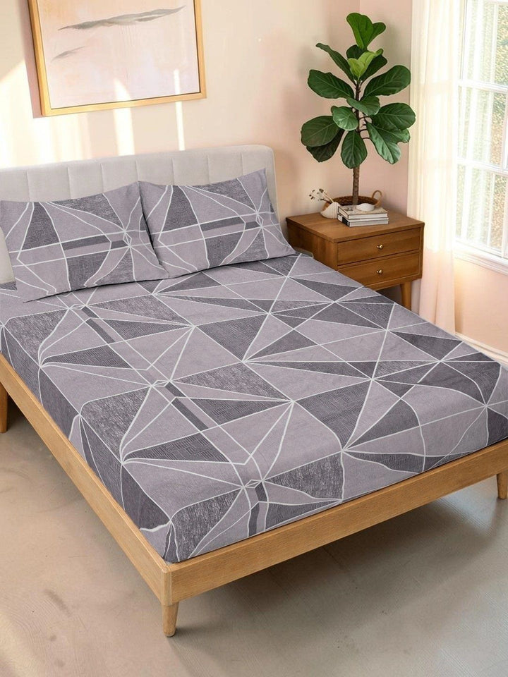 Moda Rapido X KLOTTHE Purple Geometric 300 TC King Bedsheet with 2 Pillow Covers