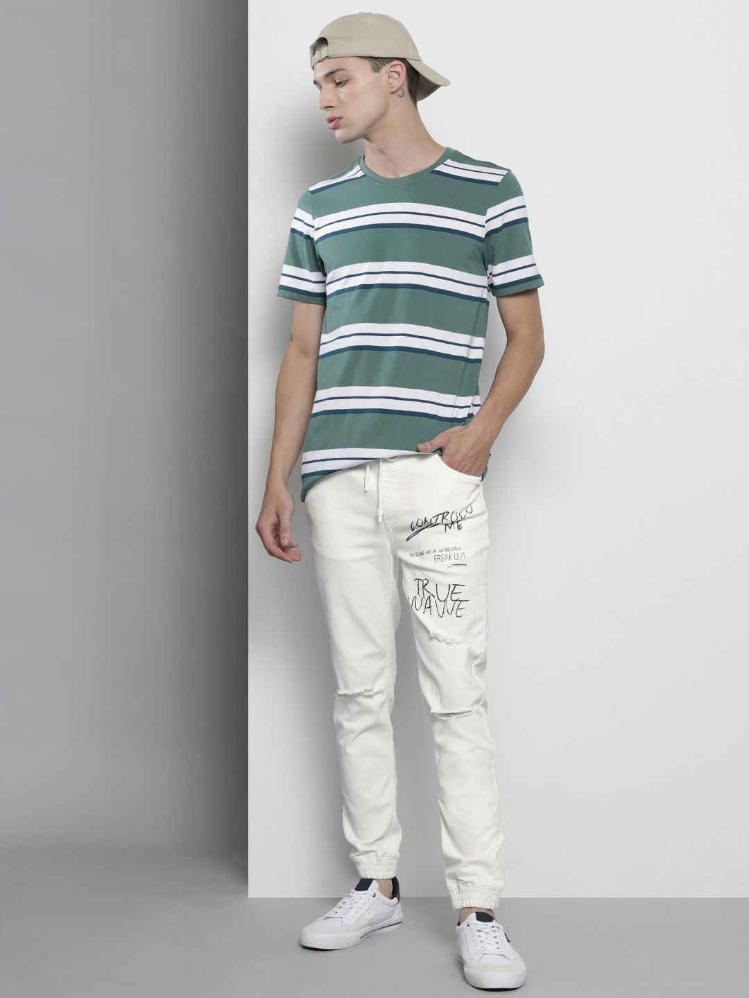 The Indian Garage Co Men White Slash Knee Printed Stretchable Jeans