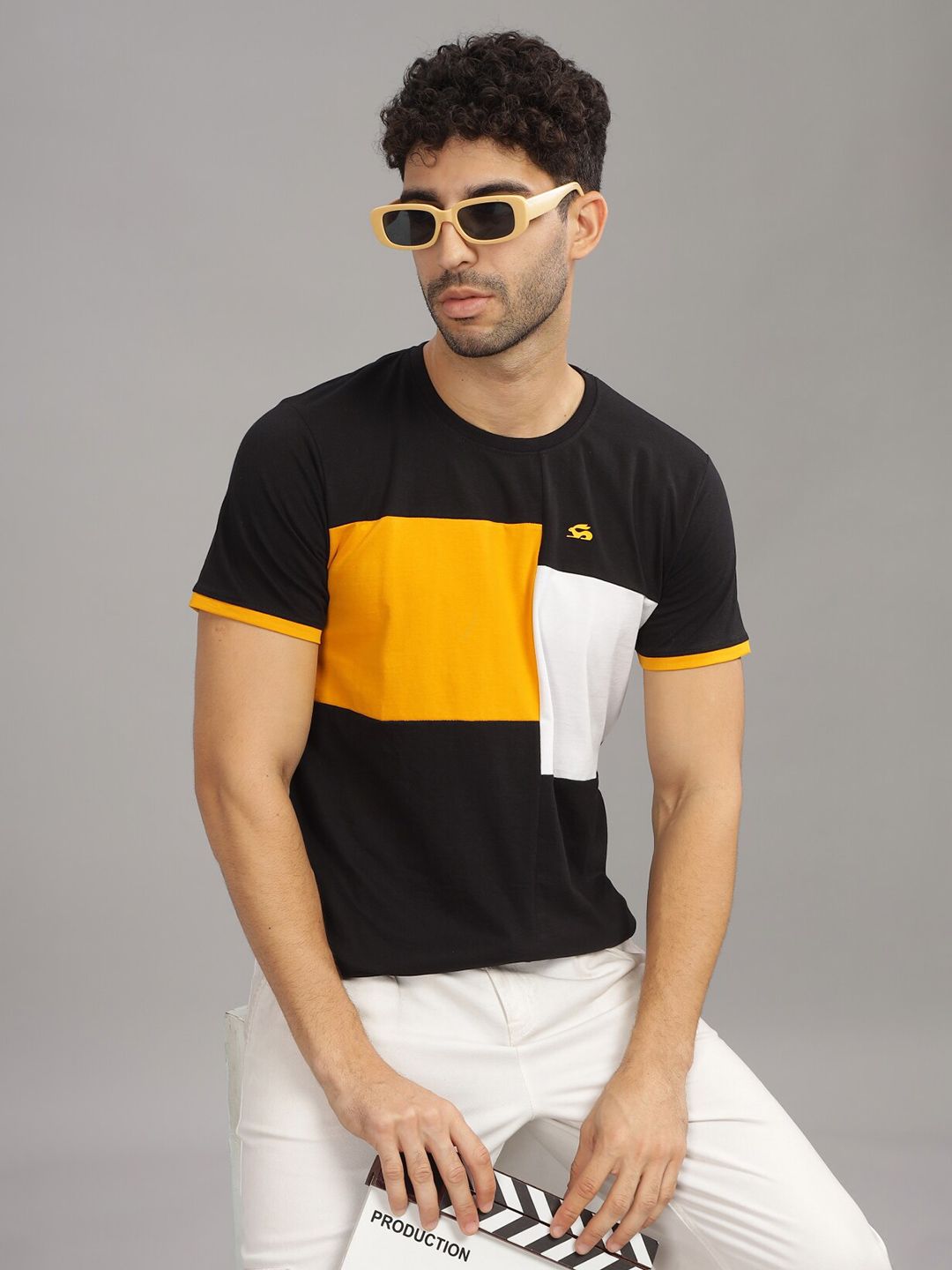 ADRO Colourblocked Regular Fit Cotton T-shirt