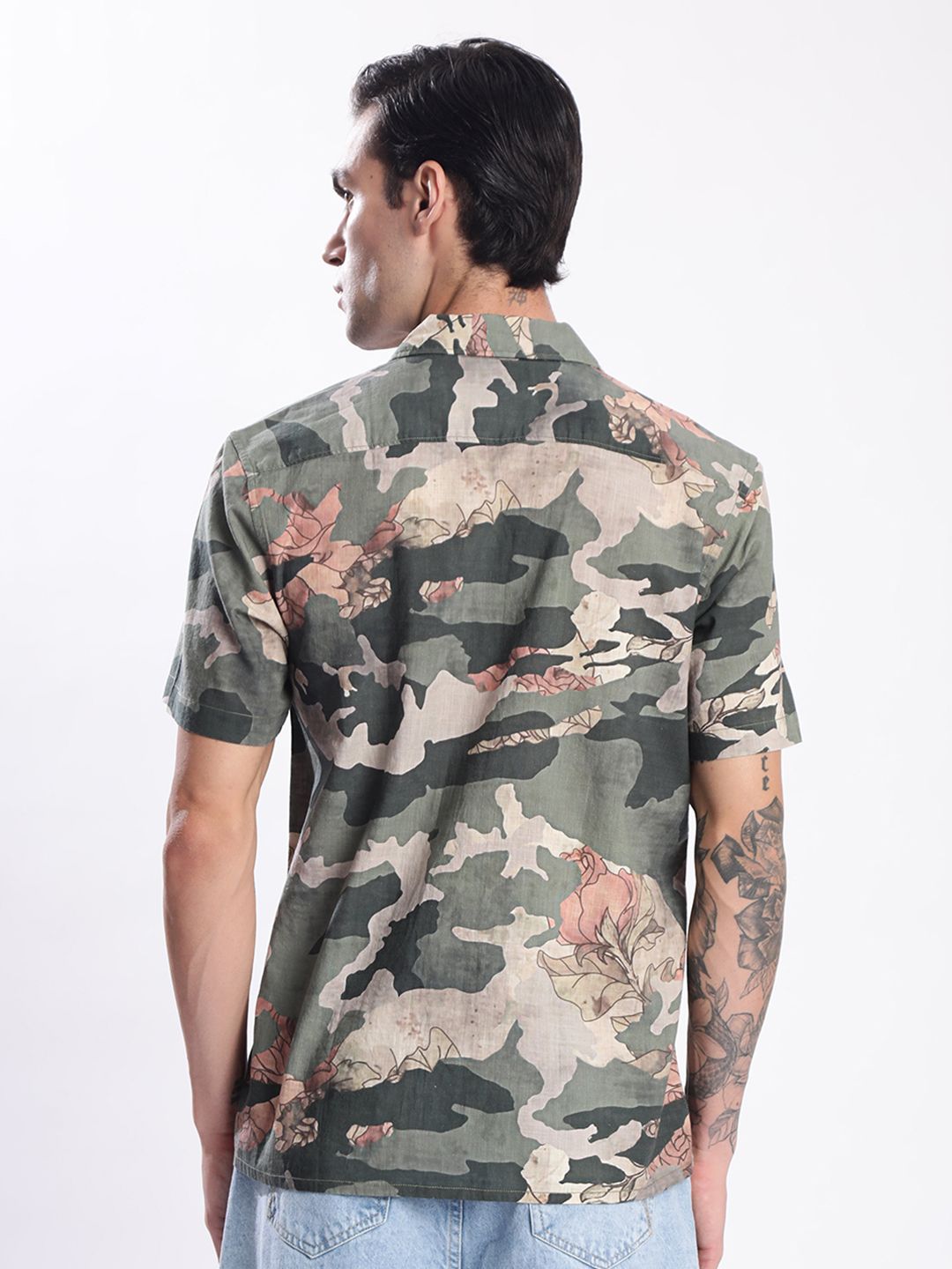 Bene Kleed Men Printed Cuban Collar Short Sleeves Relaxed Fit Casual Shirt