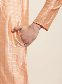 SOJANYA Kurta Berpetak Lelaki Berwarna Peach & Berton Emas