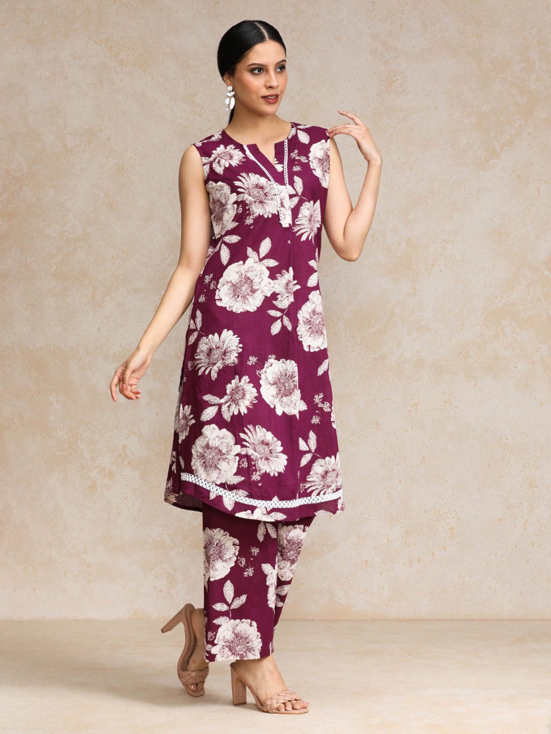 Varanga Women Floral Printed Regular Pure Cotton Kurta with Palazzos