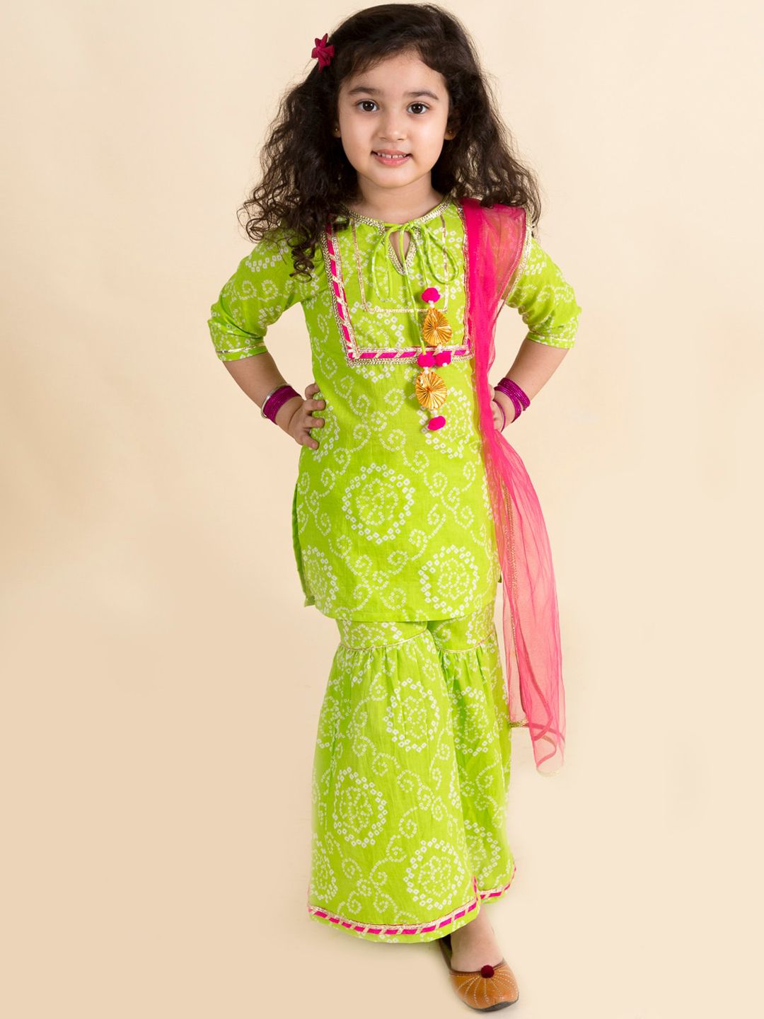 pspeaches Girls Green & Pink Bandhani Embroidered Pure Cotton Kurta With Sharara & Dupatta