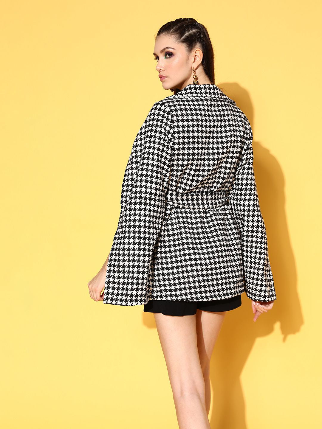 Berrylush Women White Houndstooth Oversized Layer Jacket