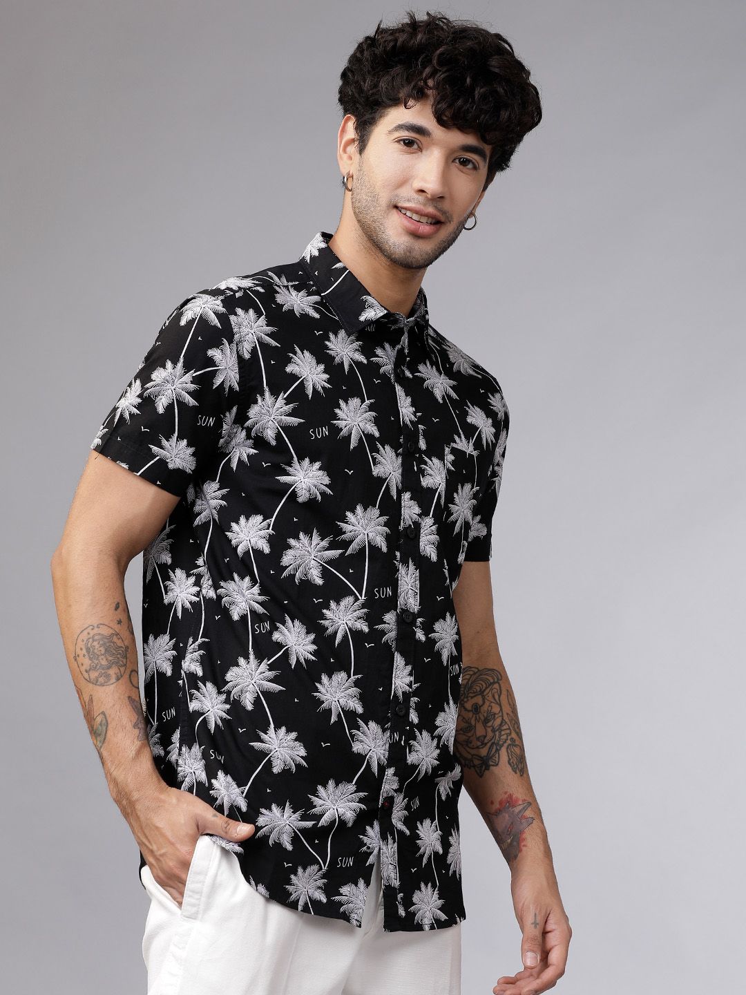 HIGHLANDER Men Black & White Slim Fit Printed Casual Shirt