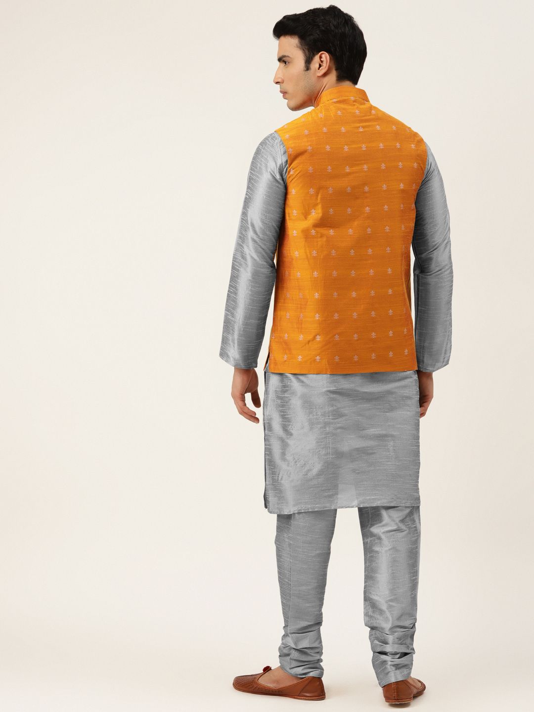 SOJANYA Men Grey Kurta with Churidar & Nehru Jacket