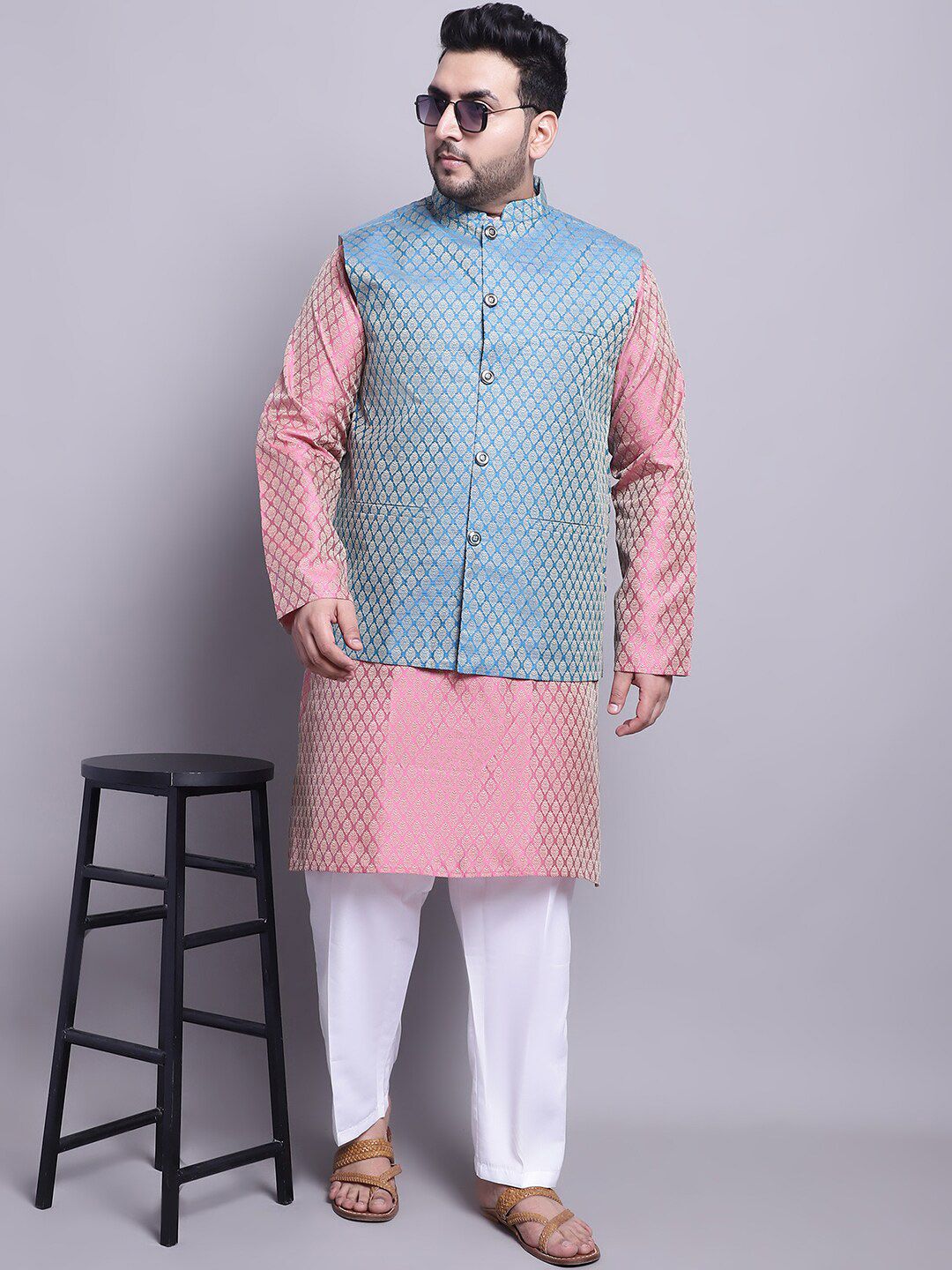 SOJANYA PLUS Woven Design Regular Kurta With Pyjamas & With Nehru Jacket