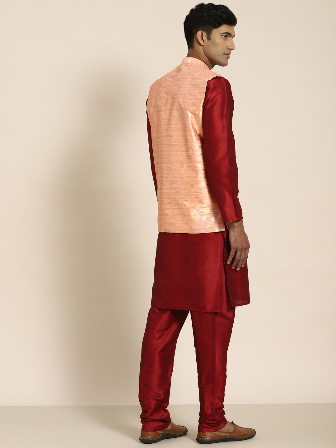 SOJANYA Kurta Rekaan Tenunan Lelaki dengan Churidar dengan Jaket Nehru
