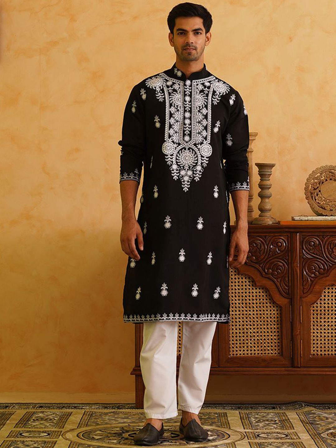 SOJANYA LUXE Floral Embroidered Regular Thread Work Pure Cotton Kurta with Pyjamas