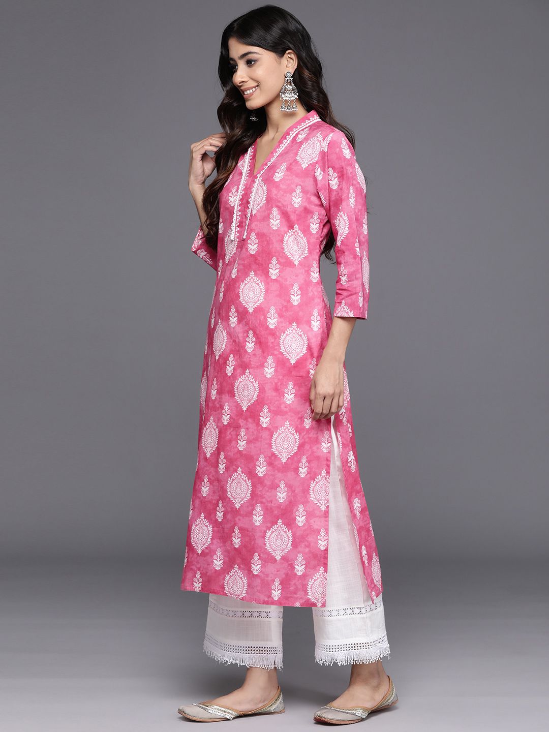 Varanga Women Floral Jaipuri Printed V-Neck Cotton Straight Kurta