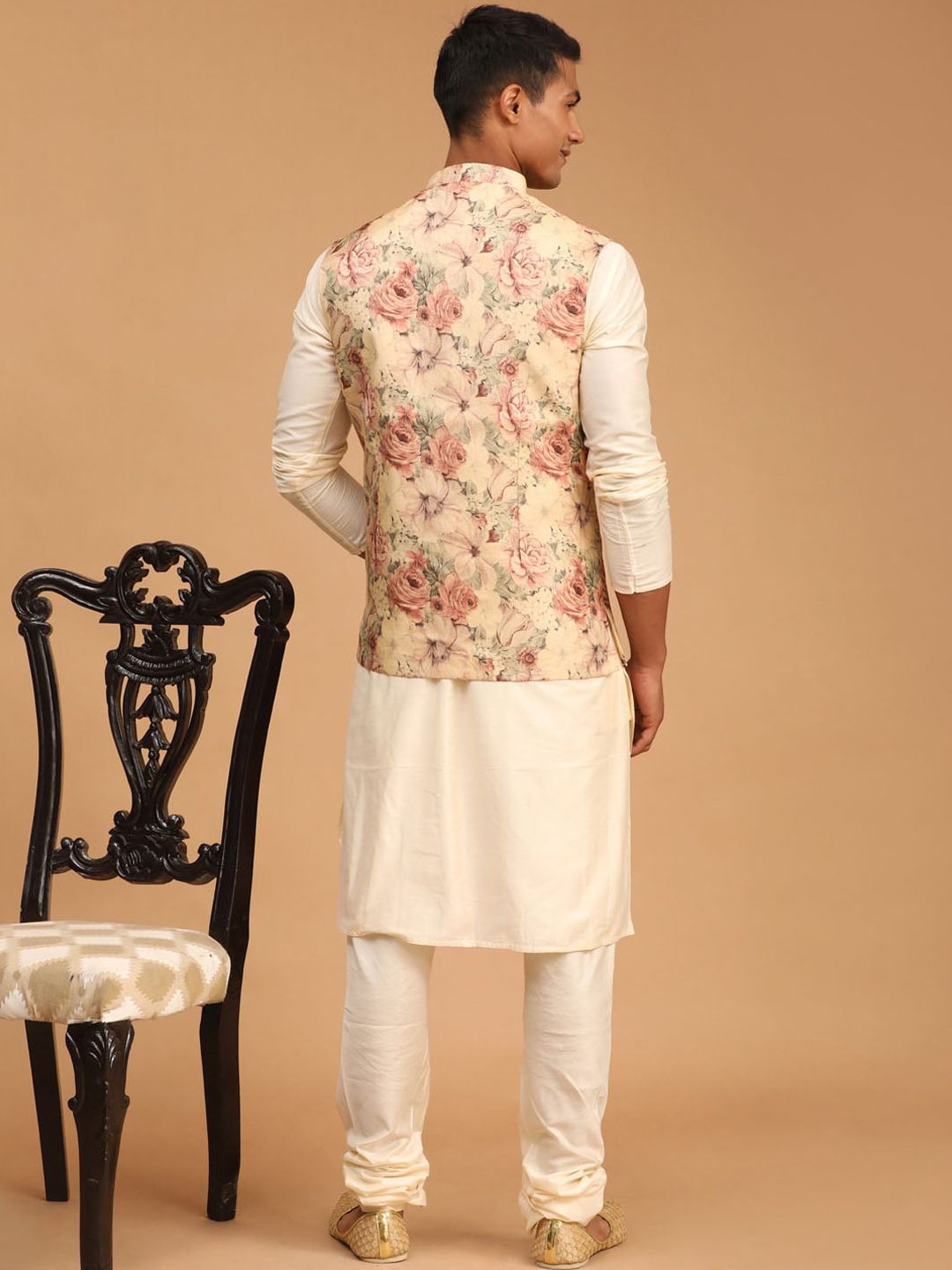 VASTRAMAY Men Printed Kurta with Churidar With Jacket