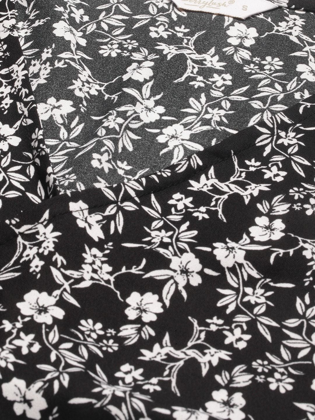 Berrylush Black & White Floral Printed Puff Sleeves Wrap Crop Top