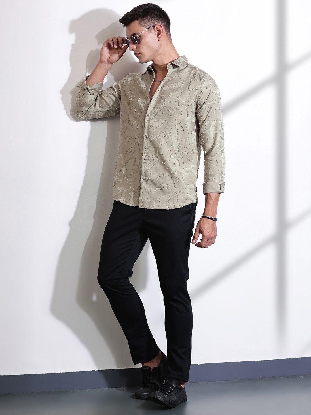 Thomas Scott Men Classic Slim Fit Cutaway Collar Textured Casual Shirt