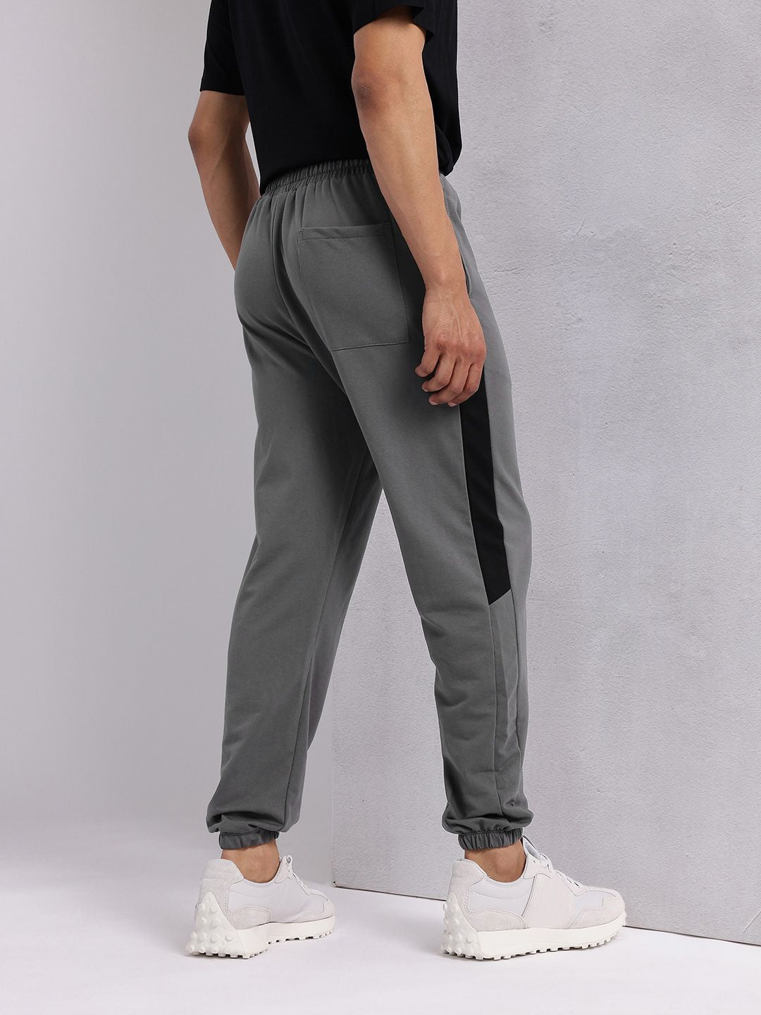 HRX oleh Hrithik Roshan Men Lifestyle Joggers dengan Panel Kontras