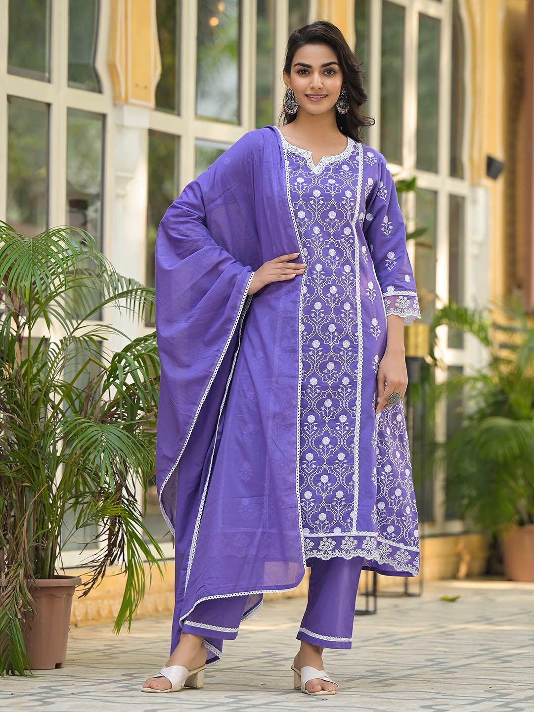 Varanga Floral Cotch Neck Kurta Kapas Tulen Dengan Seluar & Dupatta