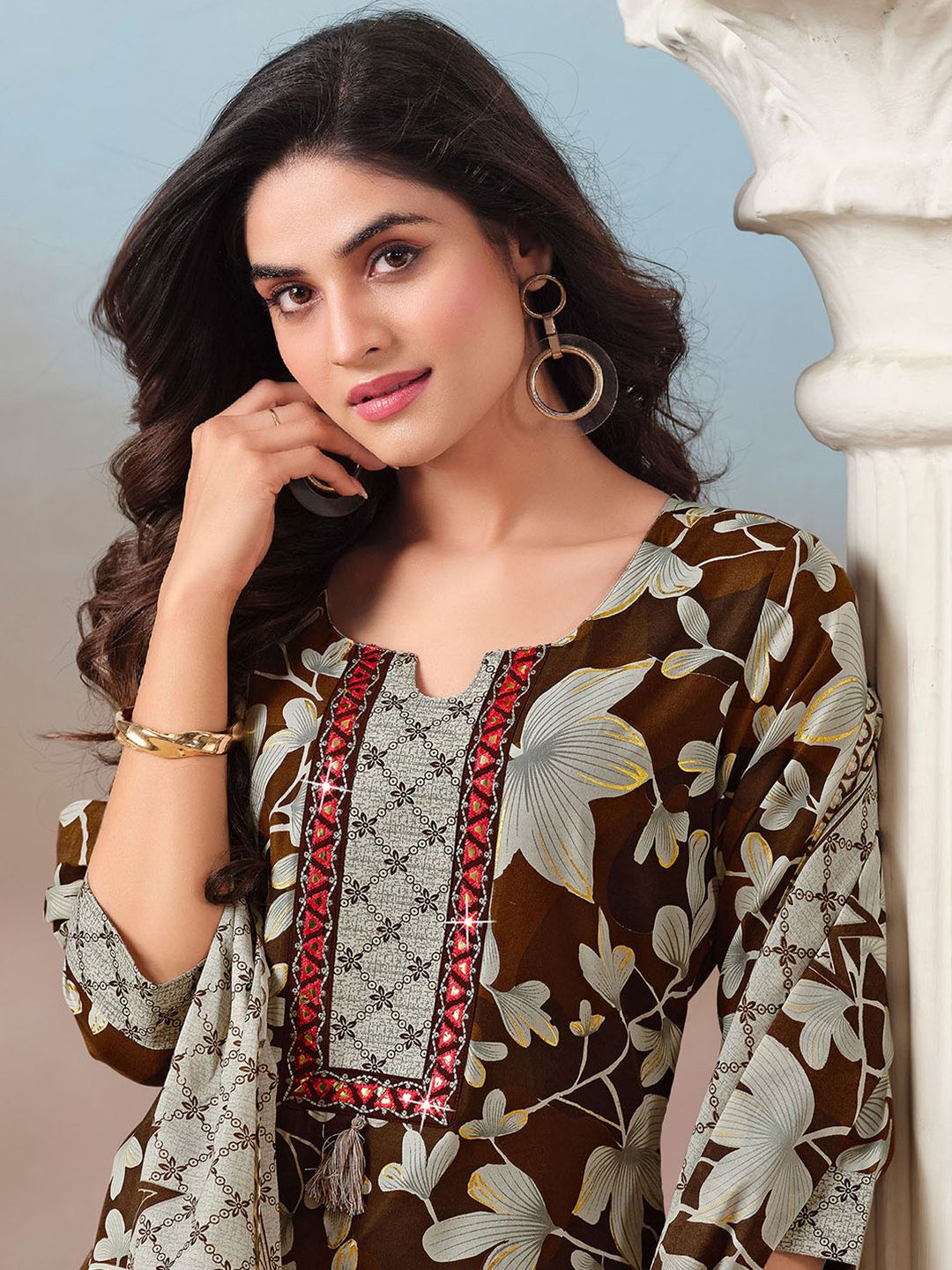 Varanga Women Floral Printed Regular Kurta with Trousers & With Dupatta