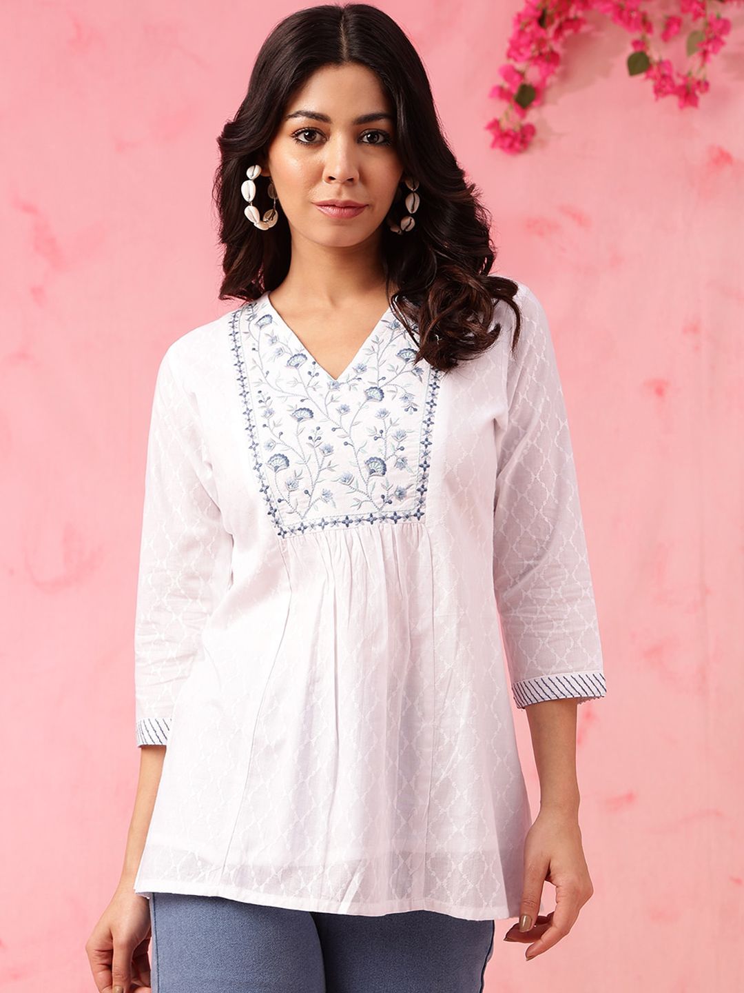Anouk Floral bersulam V-Neck Pure Cotton Straight Short Kurti
