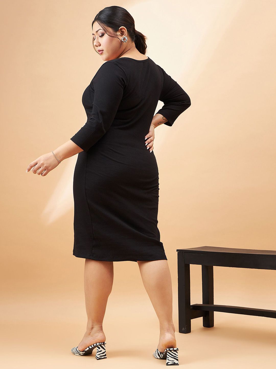 SASSAFRAS Curve Plus Size Square Neck Sheath Dress