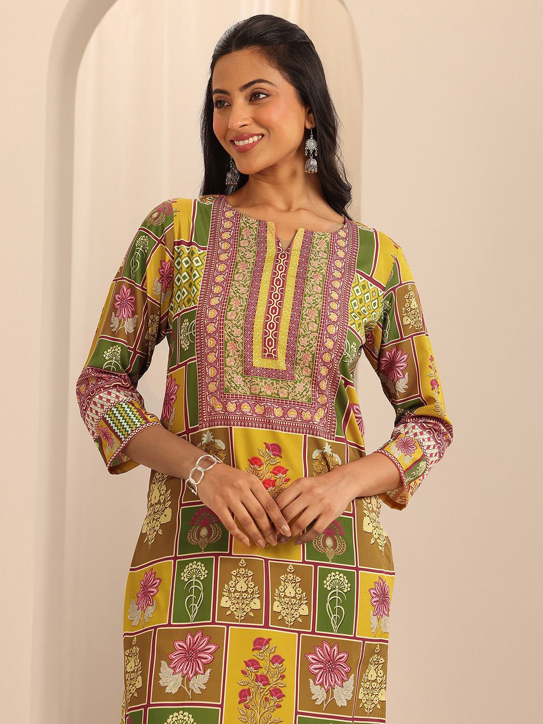 Libas Ethnic Motifs Printed Straight Kurta with Trousers