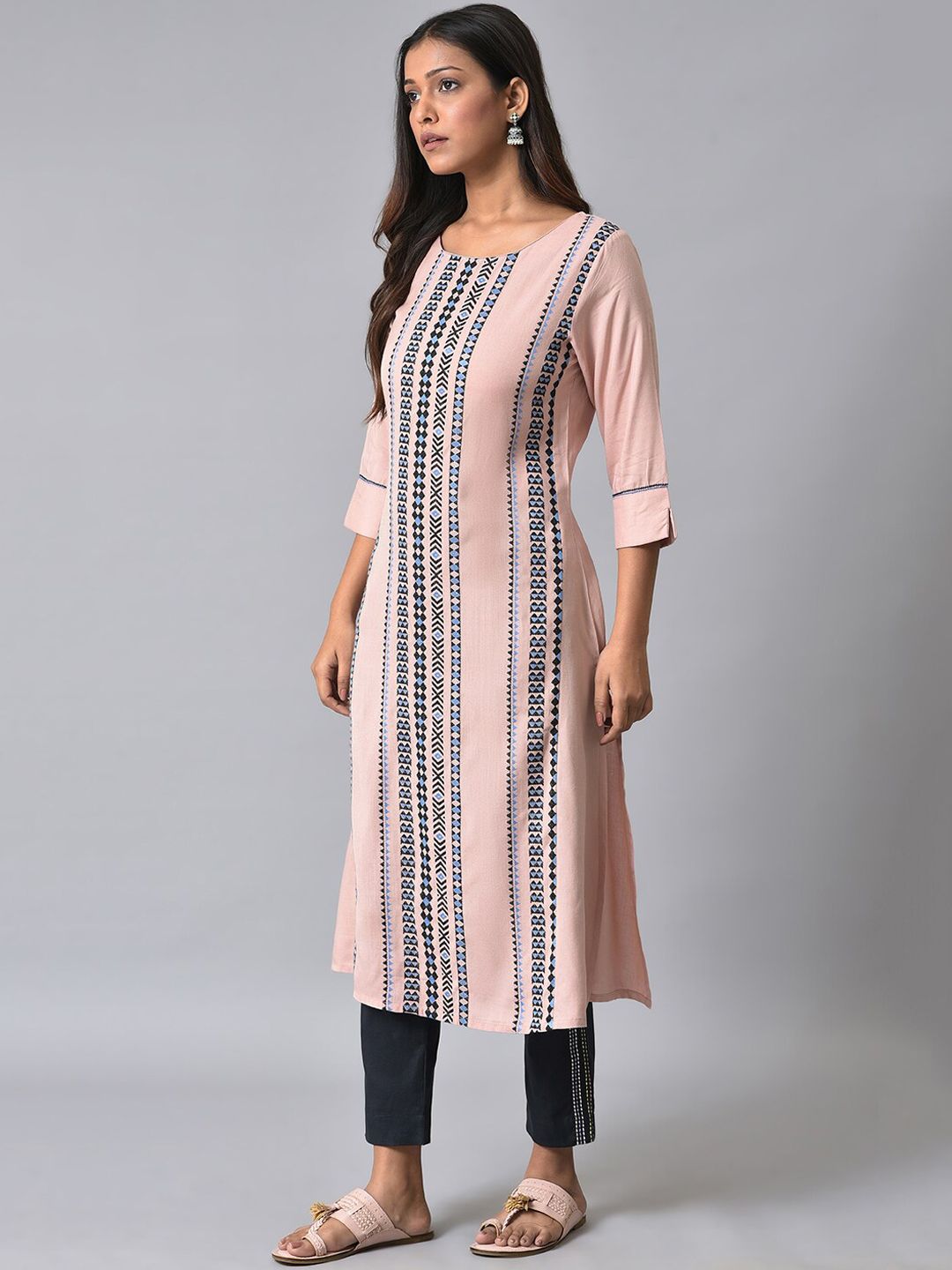 W Geometric Printed Kurta With Trousers