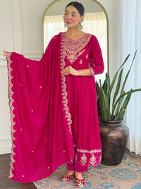 Kalini Reka Bentuk Yoke Floral V-Neck Zari Anarkali Kurta dengan Seluar dan Dupatta